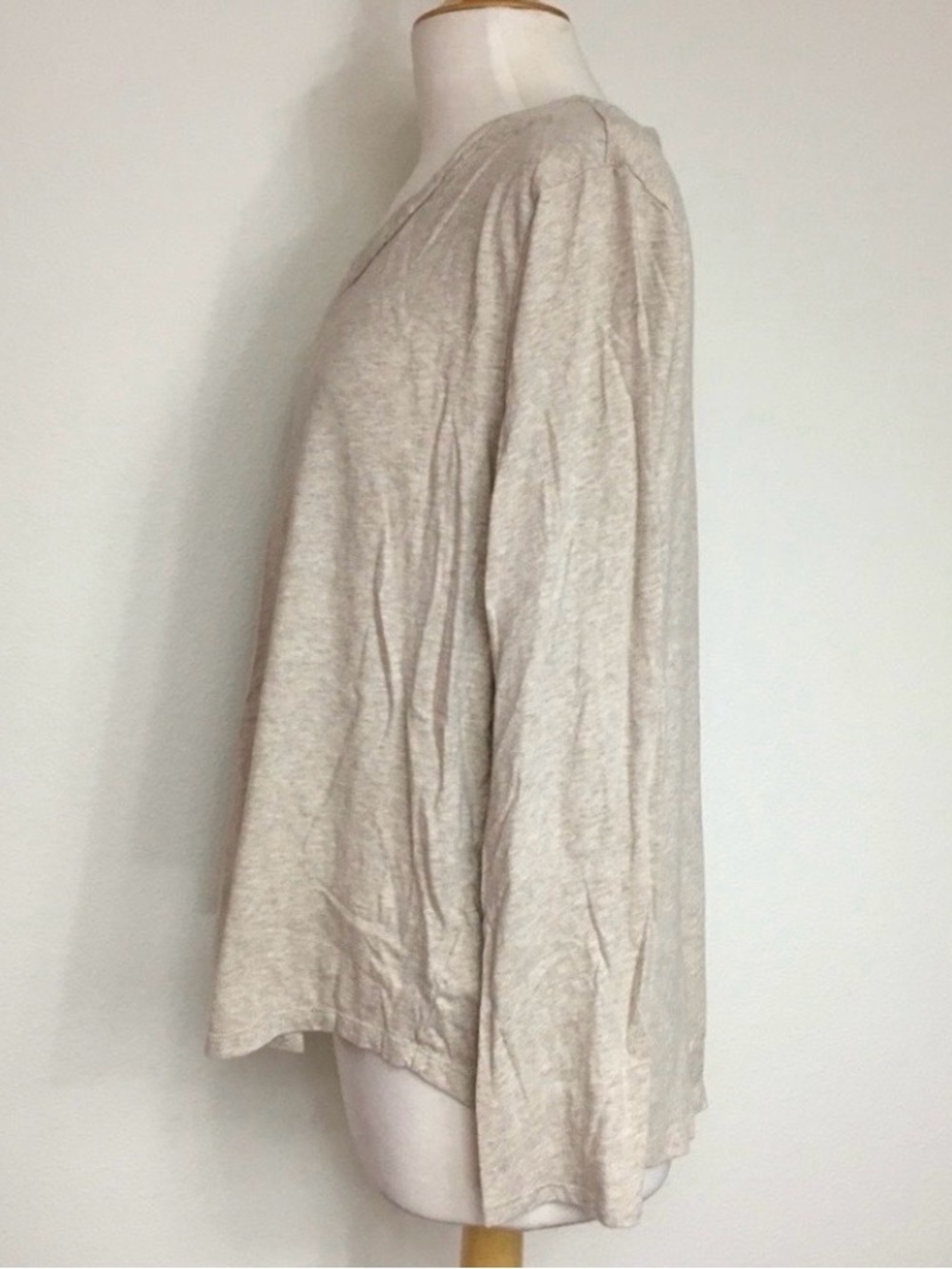 Old Navy Women's Oatmeal V Neck Lightweight T-Shirt Size XXL Casual Minimalist - Picture 4 of 14